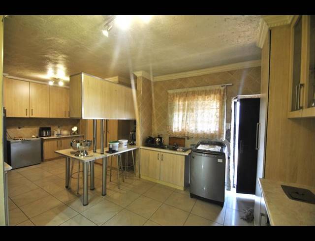 4 BEDROOM HOUSE FOR SALE IN DAWN PARK